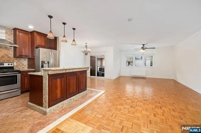 $3,200 | 1111 River Road, Unit F26, Edgewater, NJ 07020