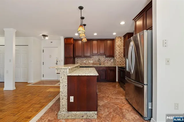 $3,200 | 1111 River Road, Unit F26, Edgewater, NJ 07020