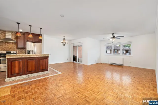 $3,200 | 1111 River Road, Unit F26, Edgewater, NJ 07020