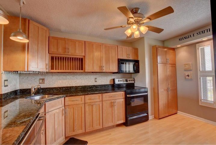 1631 Riverview Road, Unit 604 Deerfield Beach, FL 33441 - Photo 5 of 31 Gallery Image 5