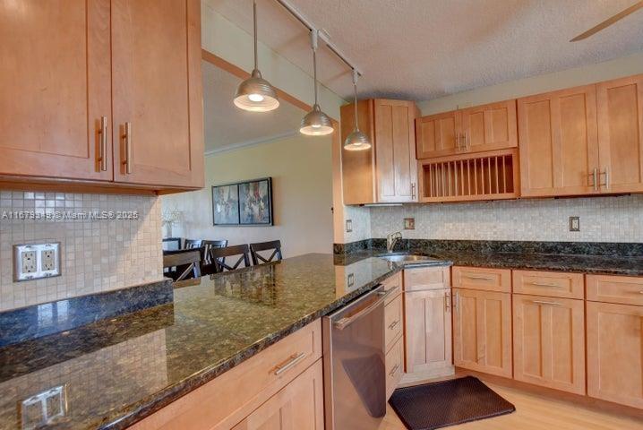 1631 Riverview Road, Unit 604 Deerfield Beach, FL 33441 - Photo 8 of 31 Gallery Image 8