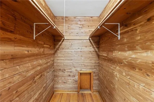 $385,000 | 6319 Sherwood Lane, Merriam, KS 66203