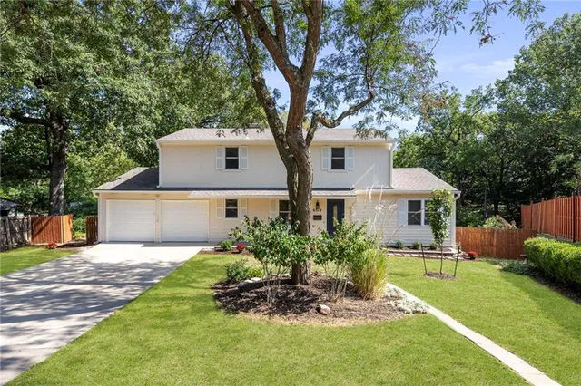 $385,000 | 6319 Sherwood Lane, Merriam, KS 66203