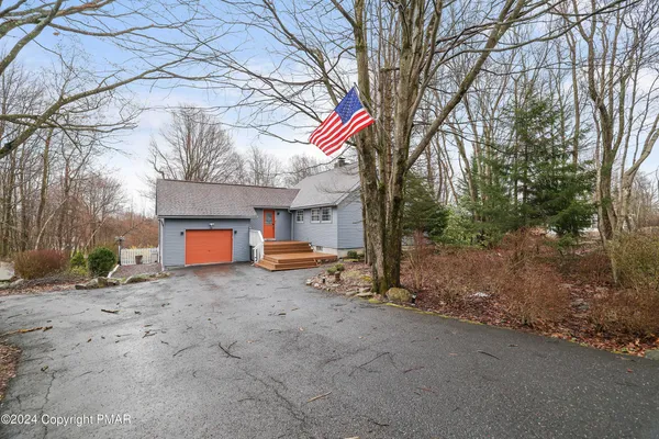 $550,000 | 1674 Glade Drive South, Long Pond, PA 18334