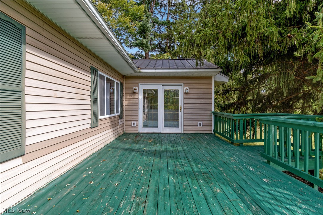 3128 Houston Road Barberton, OH 44203 - Photo 2 of 24 Front Deck