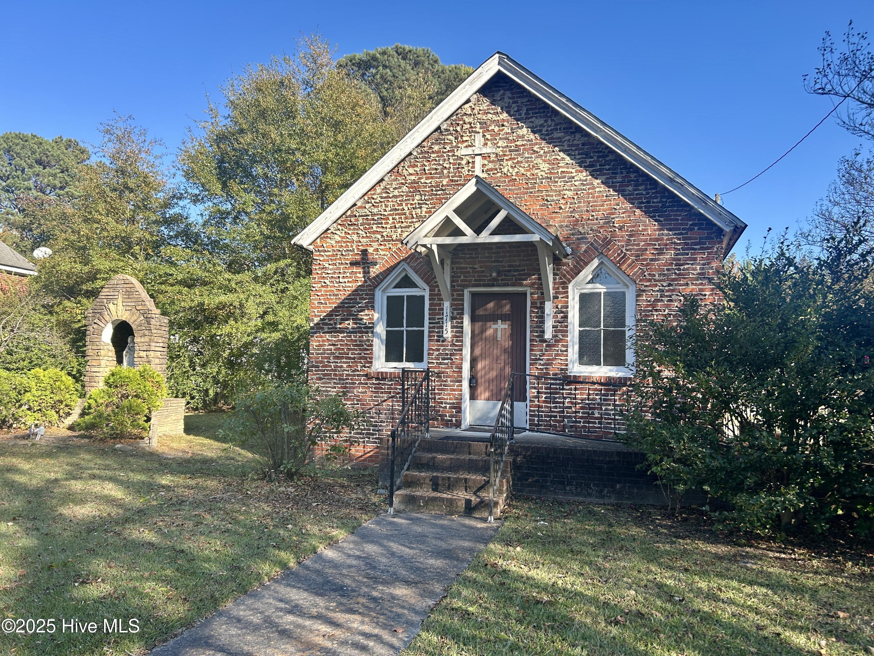 1715 Main Street Scotland Neck, NC 27874 - Photo 1 of 37 1715 Main St, Scotland Neck NC 27874