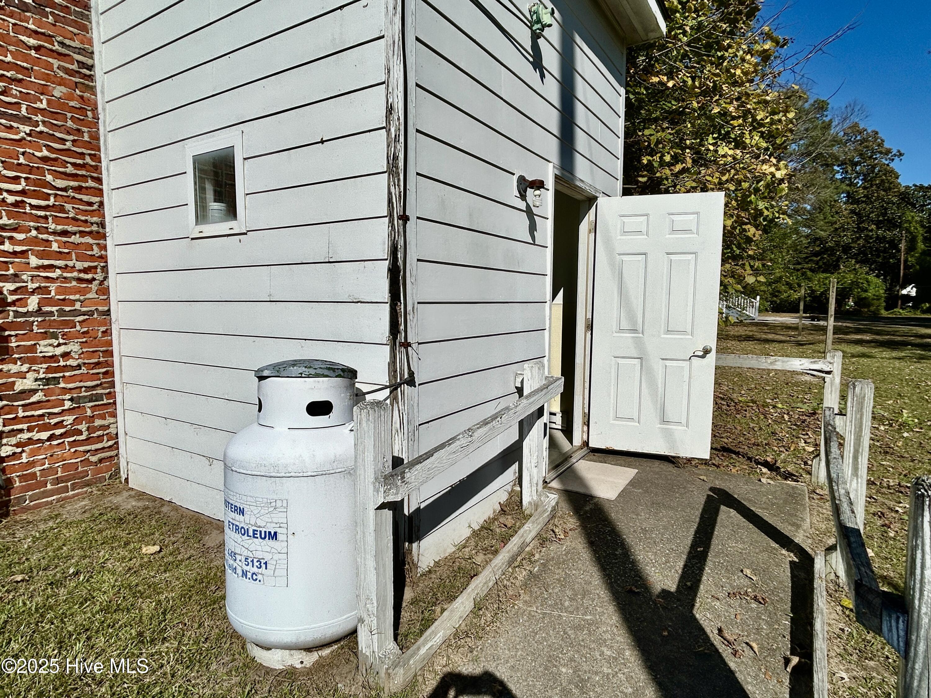 1715 Main Street Scotland Neck, NC 27874 - Photo 12 of 37 bath on back