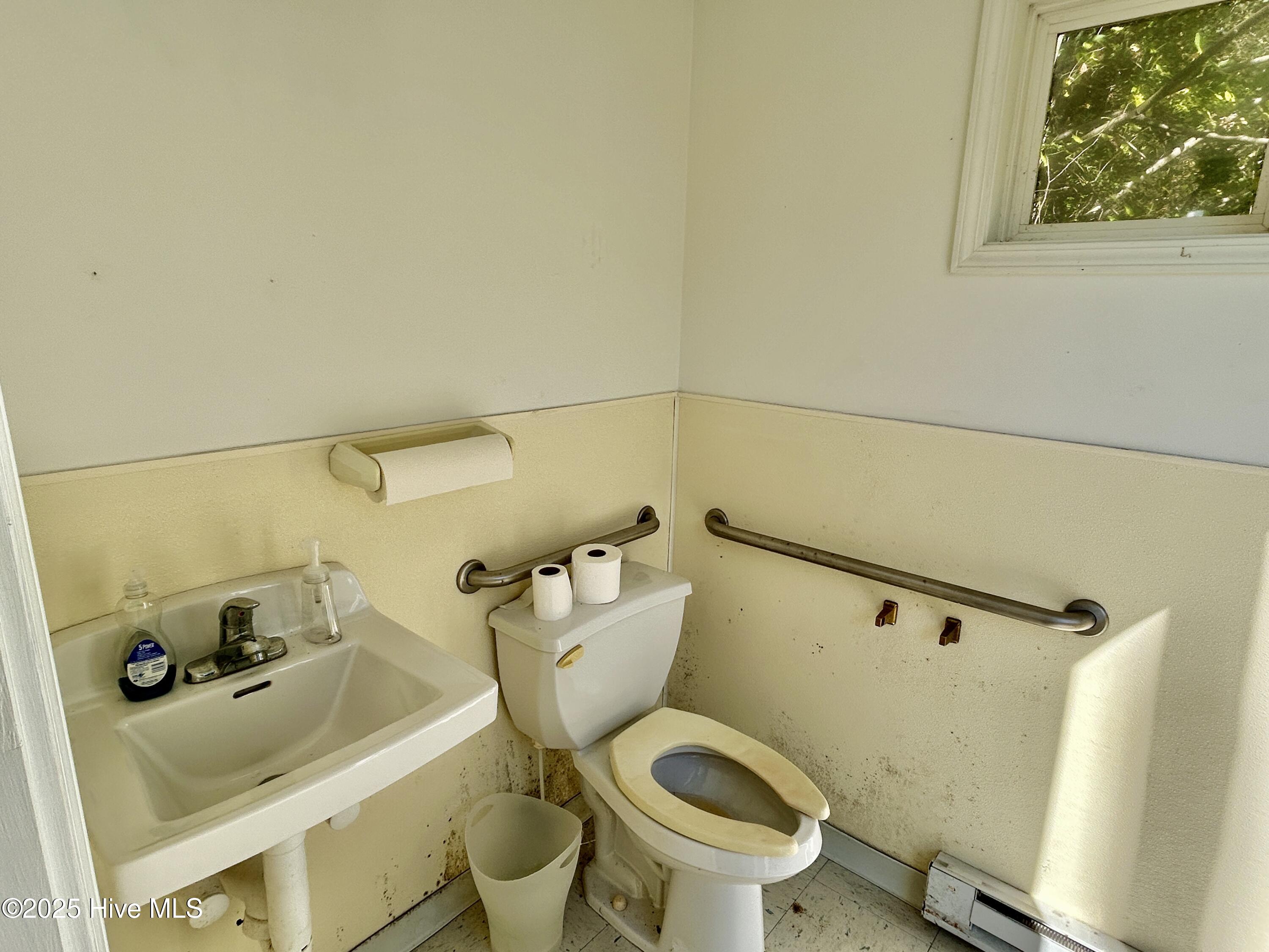 1715 Main Street Scotland Neck, NC 27874 - Photo 15 of 37 1715 Main St, Scotland Neck NC 27874