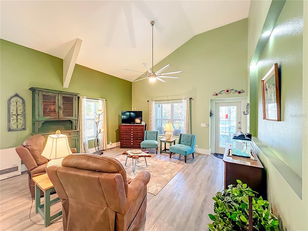 1825 Pams Way Geneva, FL 32732 - Photo 10 of 60 a living room with furniture