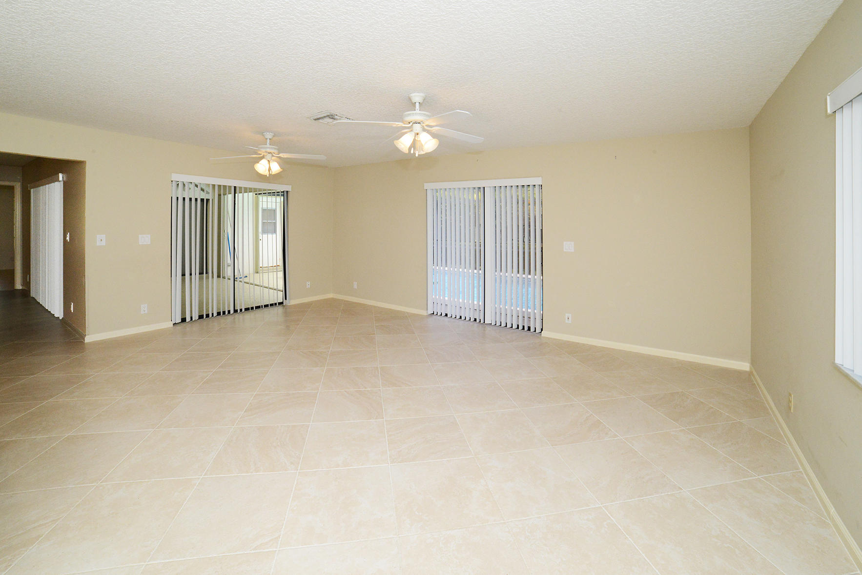 17290 Lake Park Road Boca Raton, FL 33487 - Photo 10 of 28 en empty room with windows and closet