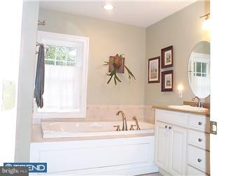 18 Fairway Road Paoli, PA 19301 - Photo 10 of 11 Bathroom