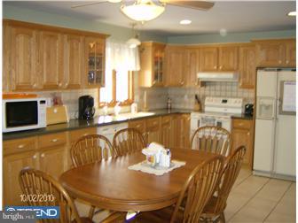 290 Greenview Road Yardley, PA 19067 - Photo 3 of 11 Kitchen