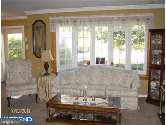 290 Greenview Road Yardley, PA 19067 - Photo 7 of 11 Living Room