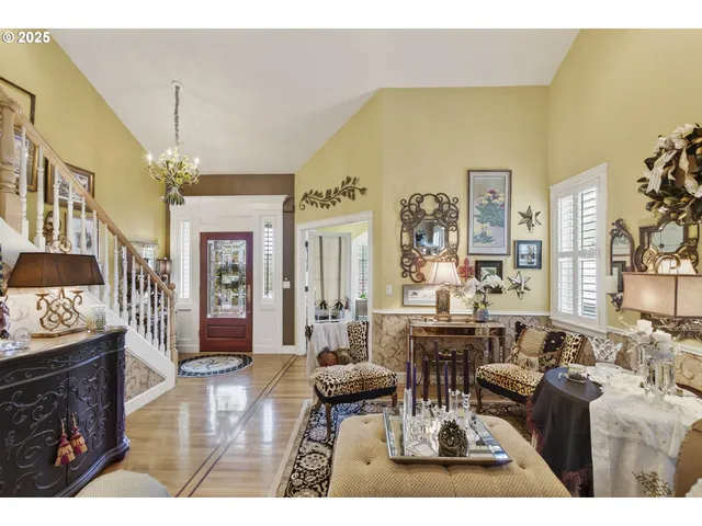 a view of livingroom with furniture