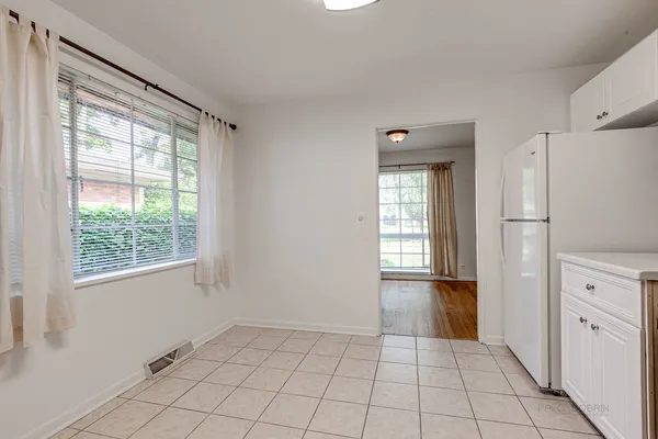 $3,500 | 370 Madison Avenue, Glencoe, IL 60022