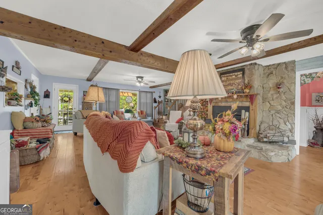 a view of entryway and hall