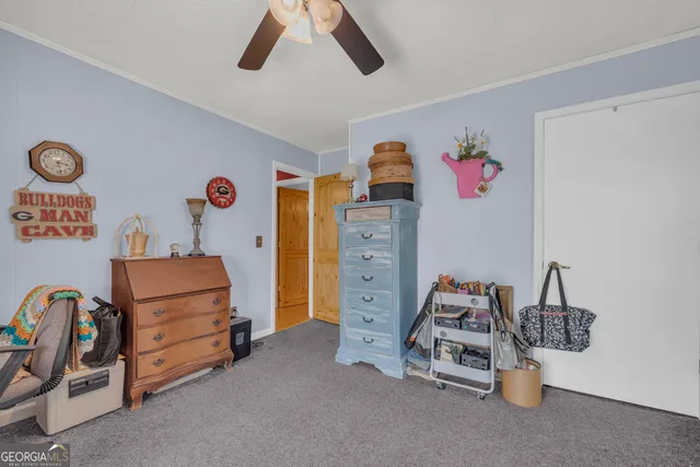 a black and white photo of a microwave