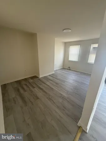 a view of empty room with window