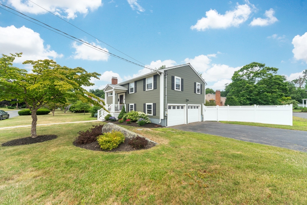 3 Fencourt Road Canton, MA 02021 - Photo 3 of 40