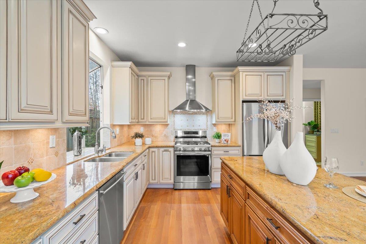 1436 Sandringham Way San Jose, CA 95126 - Photo 12 of 27