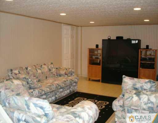 3 Louise Road Edison, NJ 08817 - Photo 5 of 8