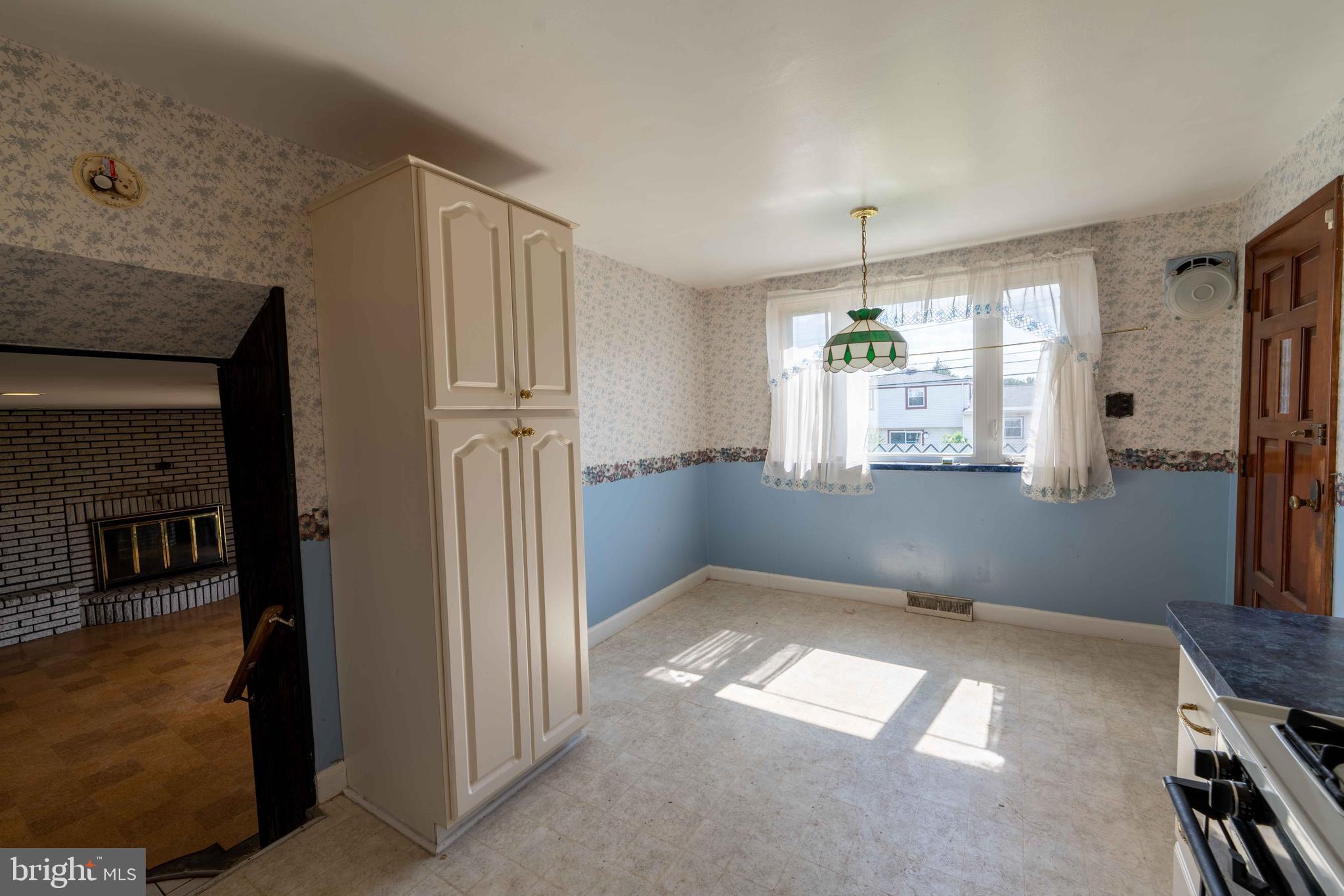 1142 Bloomdale Road Philadelphia, PA 19115 - Photo 10 of 29 Kitchen