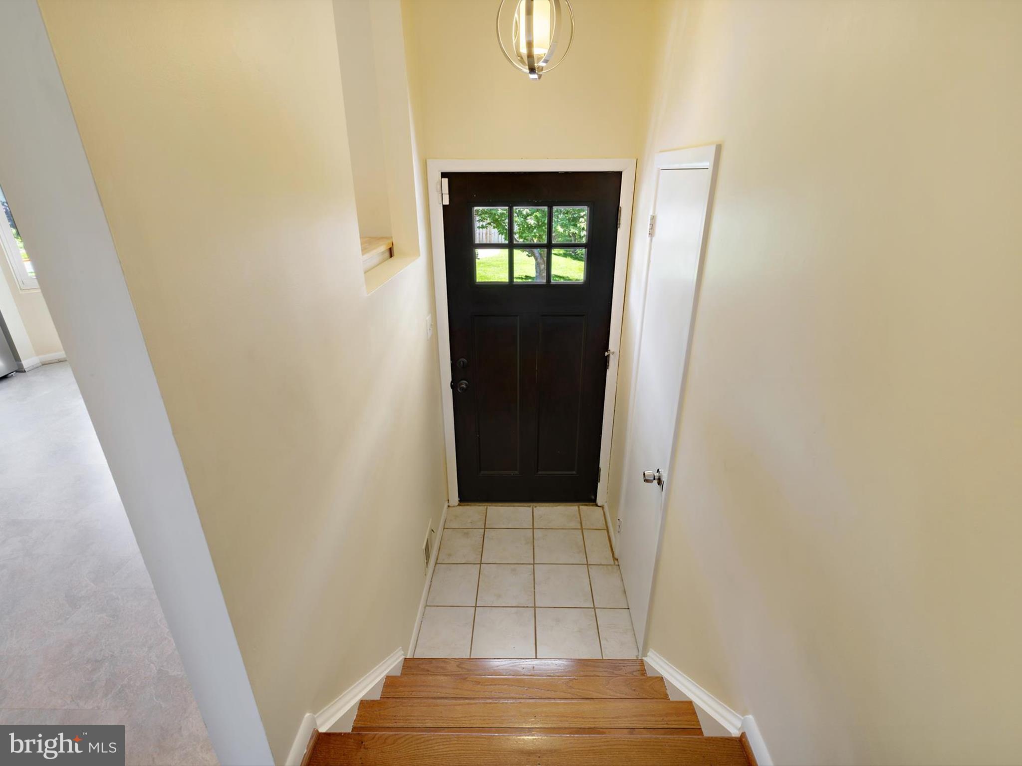 2846 Schoolhouse Circle Silver Spring, MD 20902 - Photo 4 of 32 a view of front door