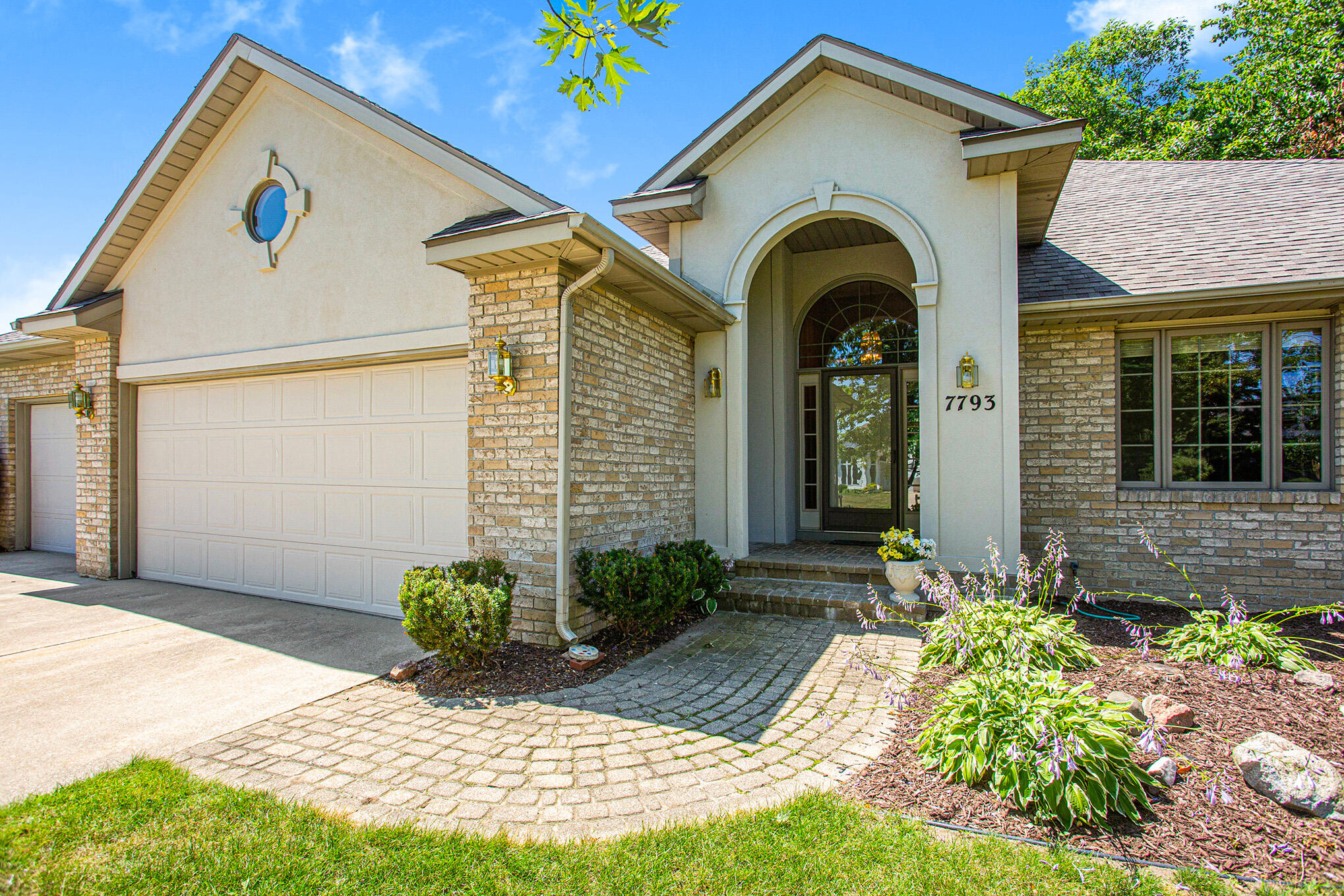 7793 Park Ridge Drive Southwest Jenison, MI 49428 - Photo 2 of 40 8L9A7680