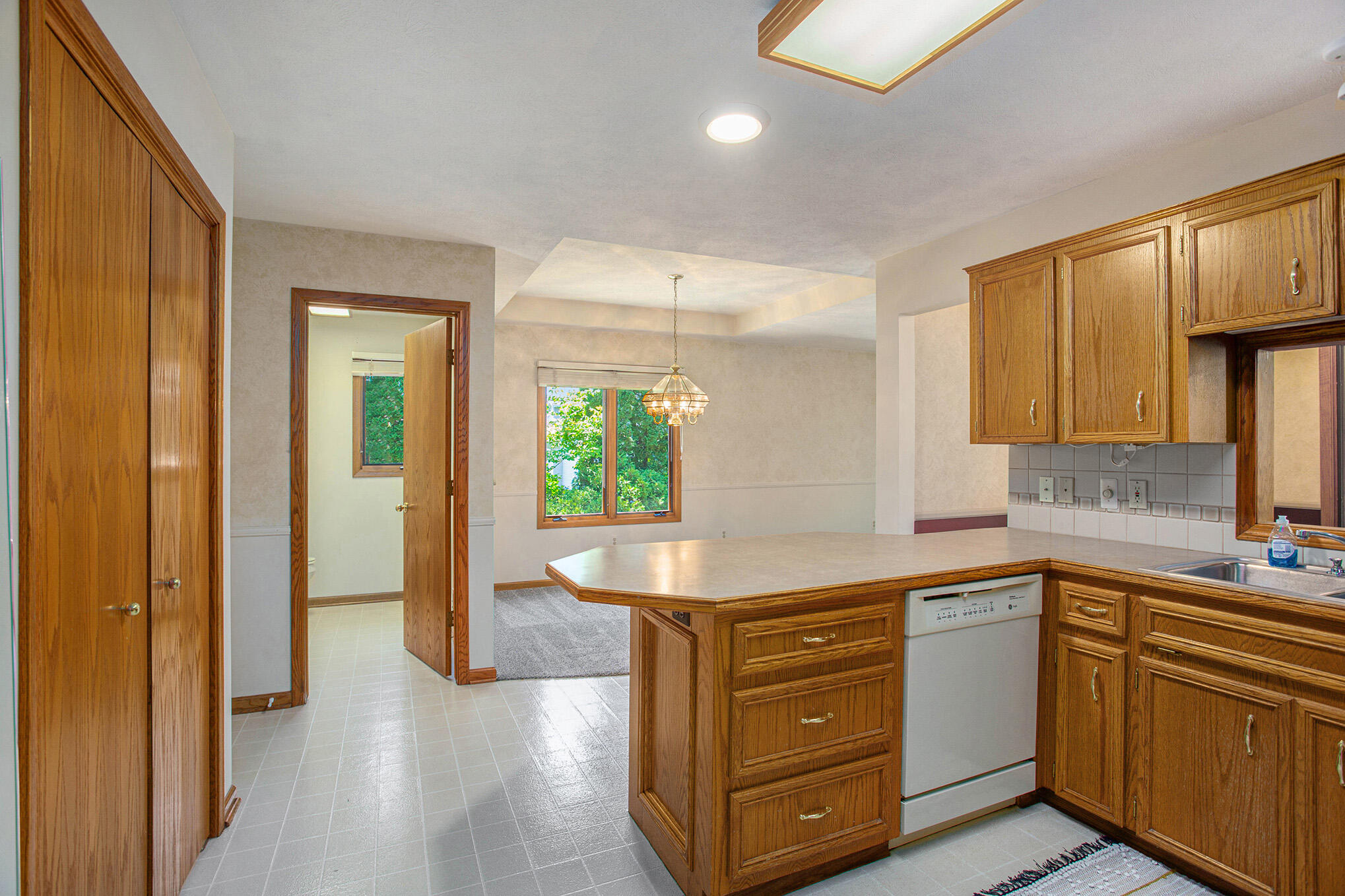 7793 Park Ridge Drive Southwest Jenison, MI 49428 - Photo 9 of 40 8L9A7633