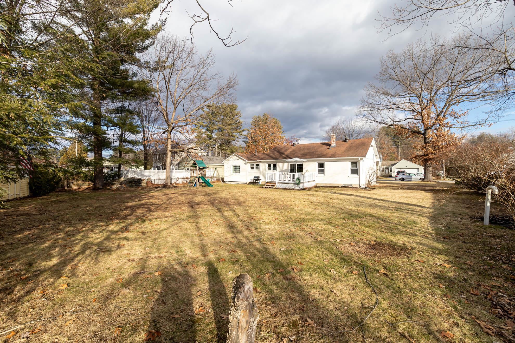 33 Plummer Road Bedford, NH 03110 - Photo 4 of 40 Gallery Image 4