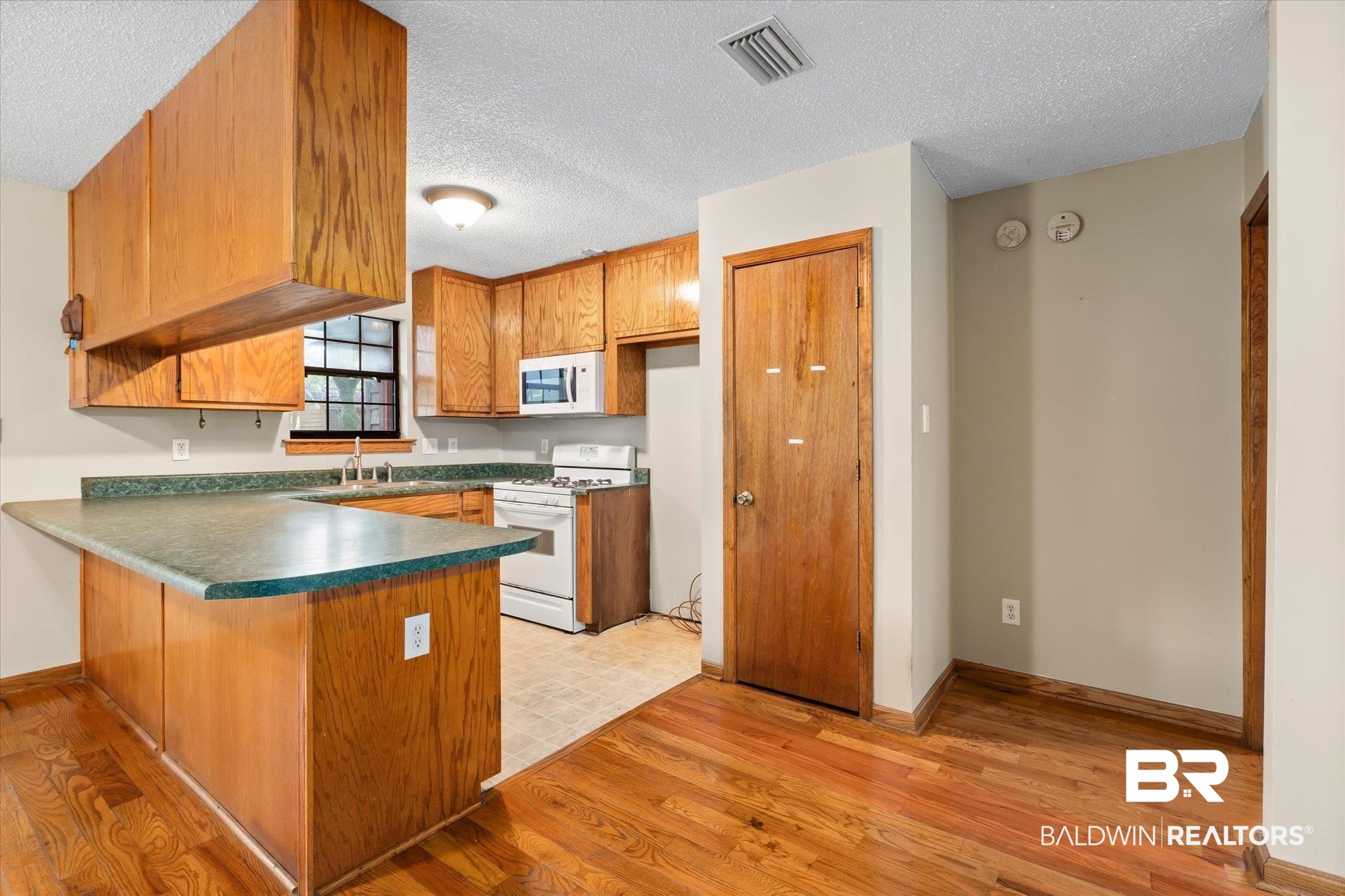 4066 C McFarland Road Mobile, AL 36695 - Photo 8 of 32 Pantry View
