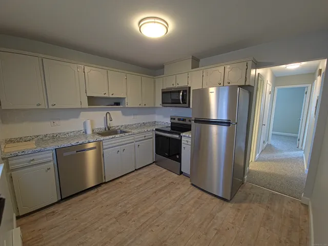 $2,200 | 24 Glenwood Avenue, Unit 8, Norwalk, CT 06854