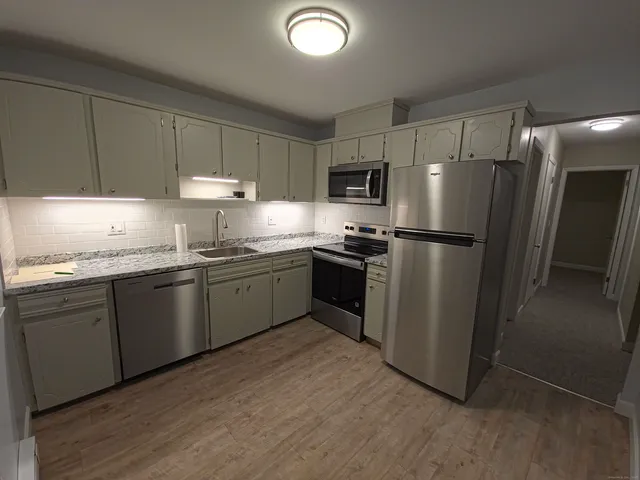 $2,200 | 24 Glenwood Avenue, Unit 8, Norwalk, CT 06854