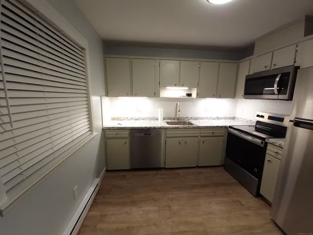 $2,200 | 24 Glenwood Avenue, Unit 8, Norwalk, CT 06854