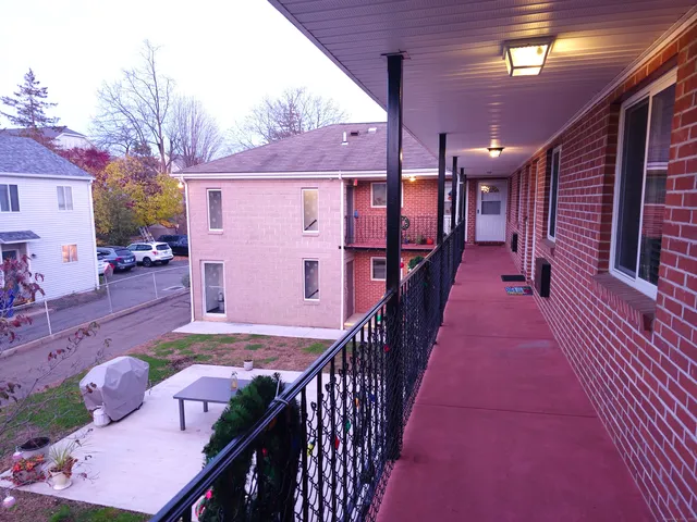 $2,200 | 24 Glenwood Avenue, Unit 8, Norwalk, CT 06854