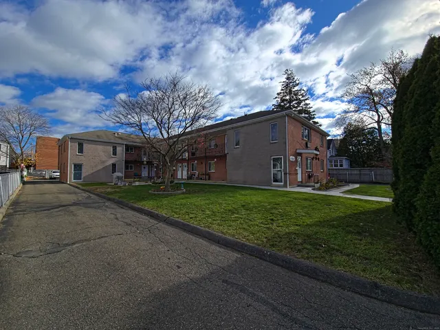 $2,200 | 24 Glenwood Avenue, Unit 8, Norwalk, CT 06854