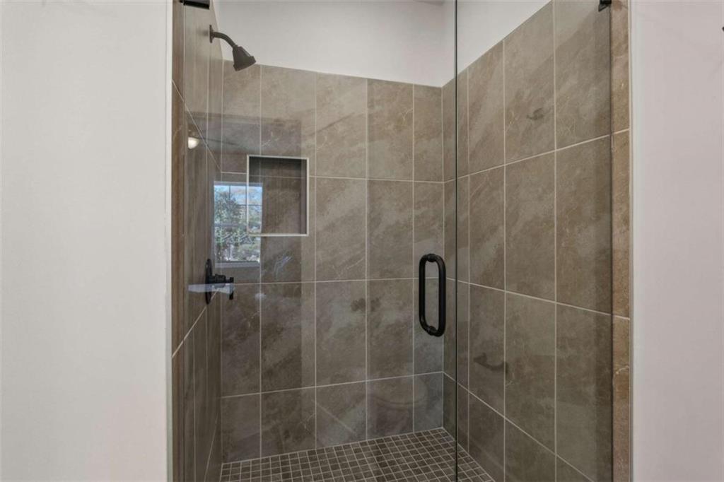 103 Mission Way Atlanta, GA 30315 - Photo 4 of 18 a bathroom with a shower