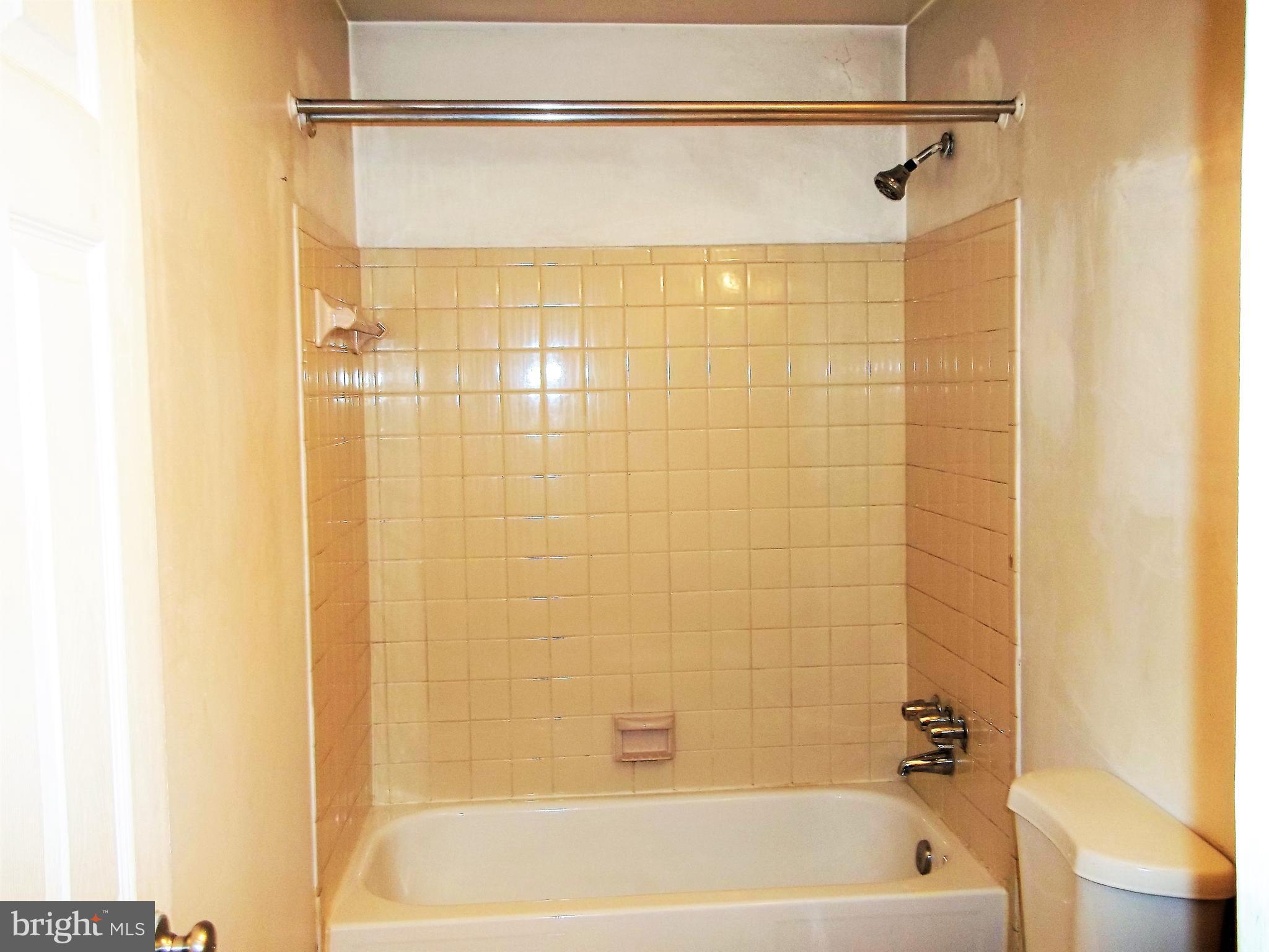 1726 Crimson Tree Way, Unit 18D Edgewood, MD 21040 - Photo 4 of 8 a bathroom with a shower and a bath tub