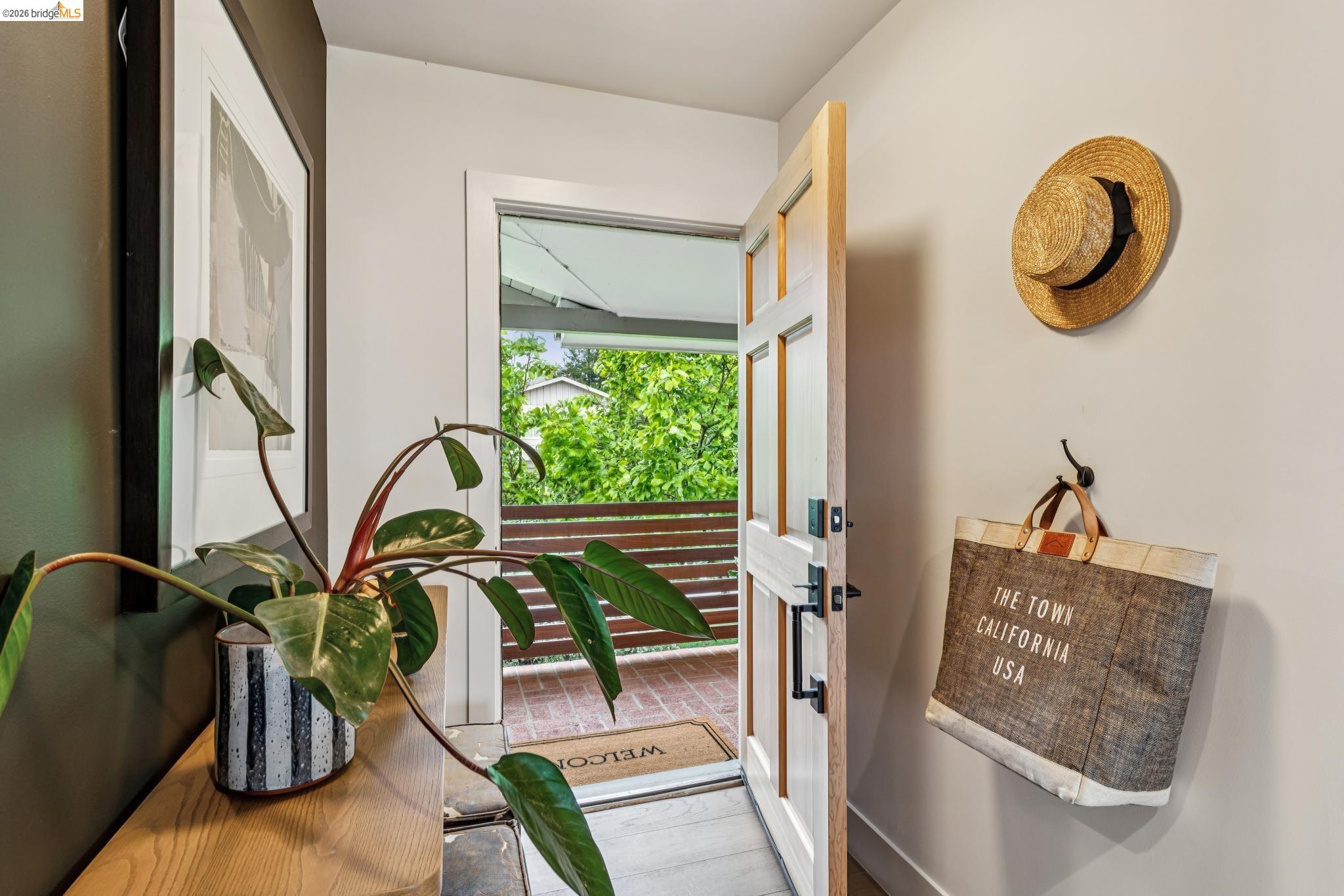 341 Rishell Drive Oakland, CA 94619 - Photo 5 of 60