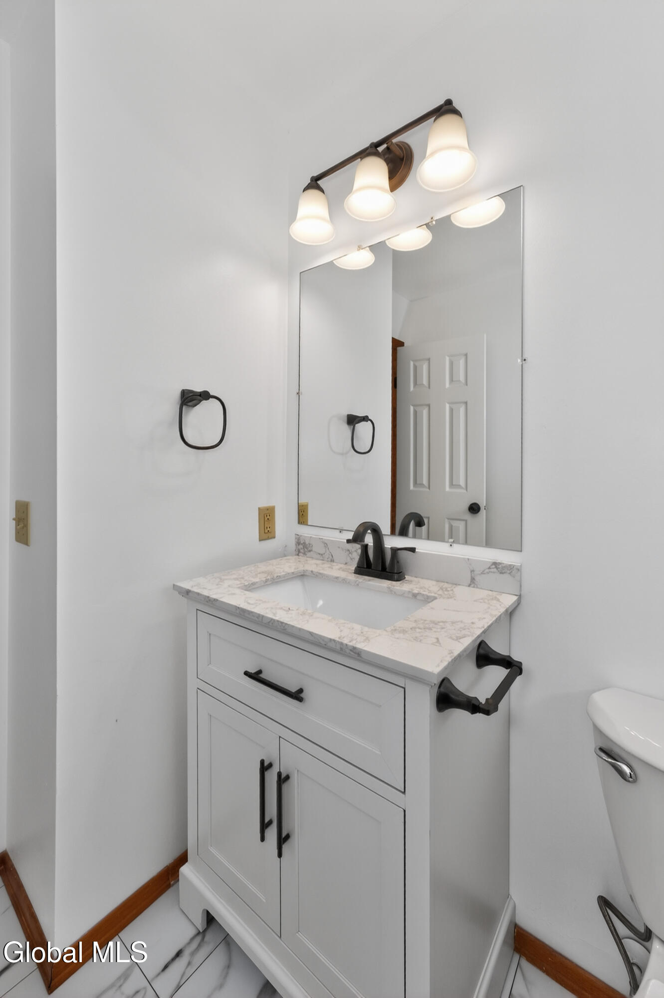 18 Rockefeller Boulevard Rensselaer, NY 12144 - Photo 34 of 43 9 Bathroom 1