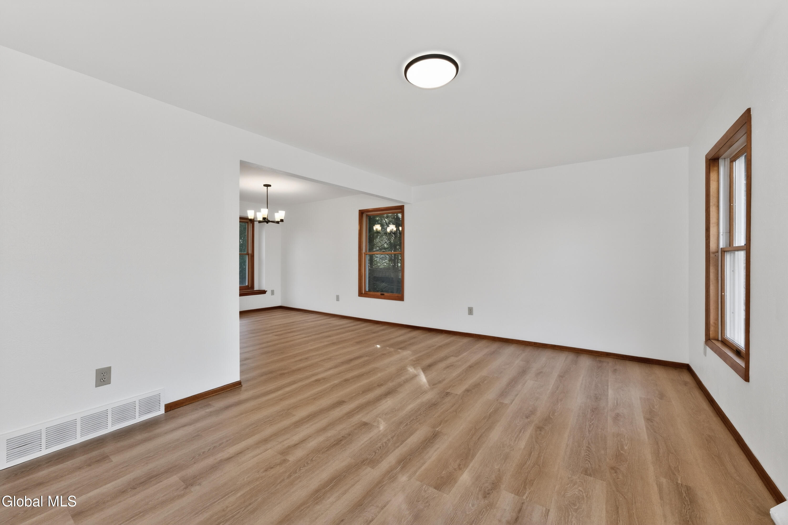 18 Rockefeller Boulevard Rensselaer, NY 12144 - Photo 7 of 43 2 Livingroom 2