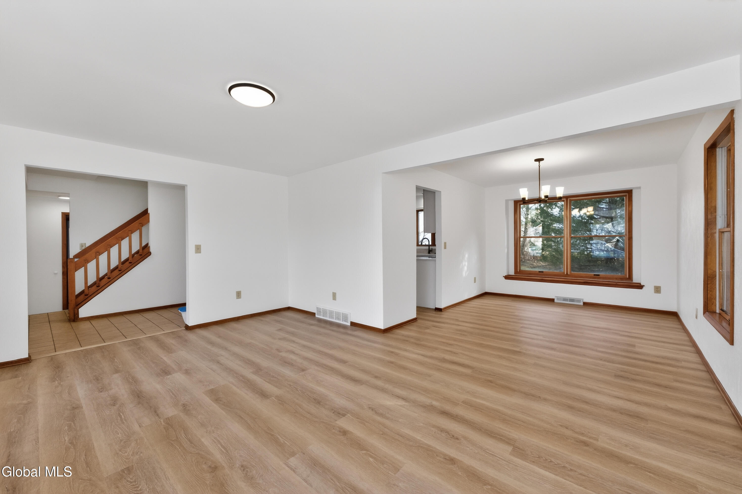 18 Rockefeller Boulevard Rensselaer, NY 12144 - Photo 10 of 43 2 Livingroom 4