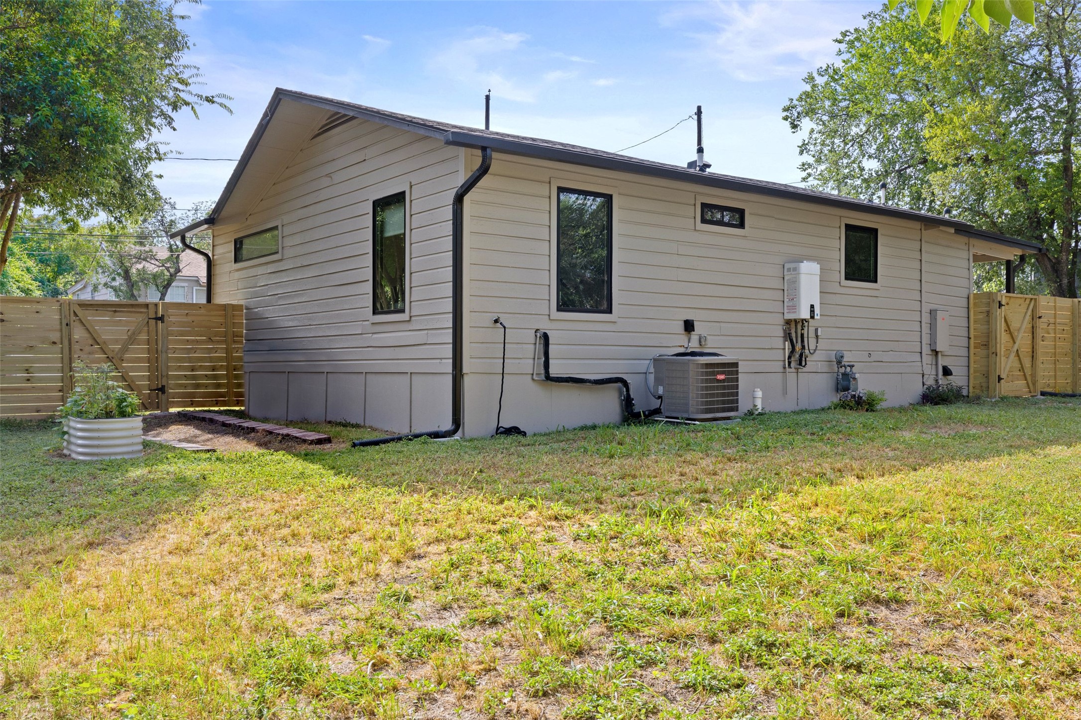 1803 Perez Street Austin, TX 78721 - Photo 36 of 40