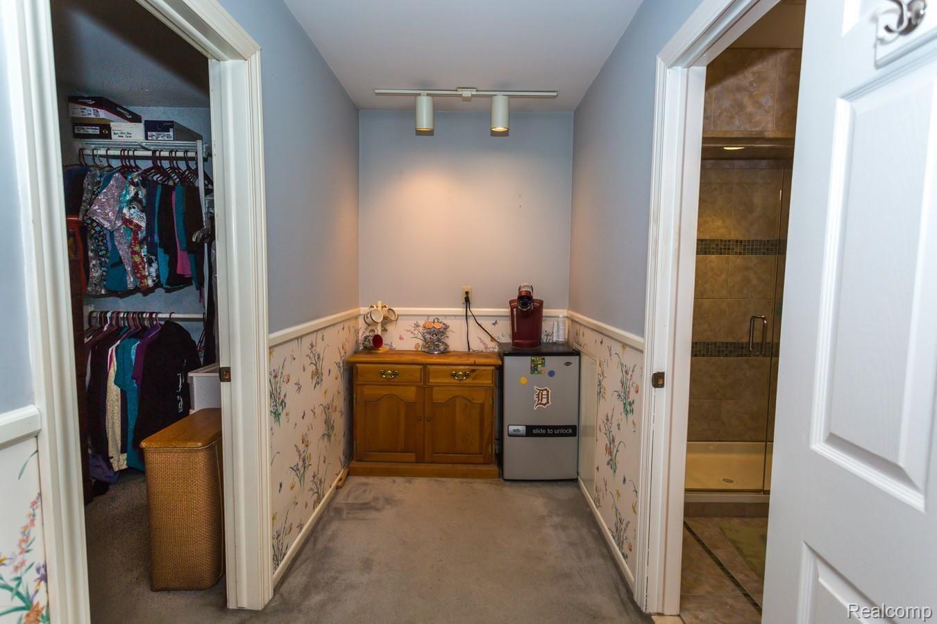 2135 North Fairview Lane Rochester, MI 48306 - Photo 33 of 50 33-MasterBedroomCoffeeBar.jpg
