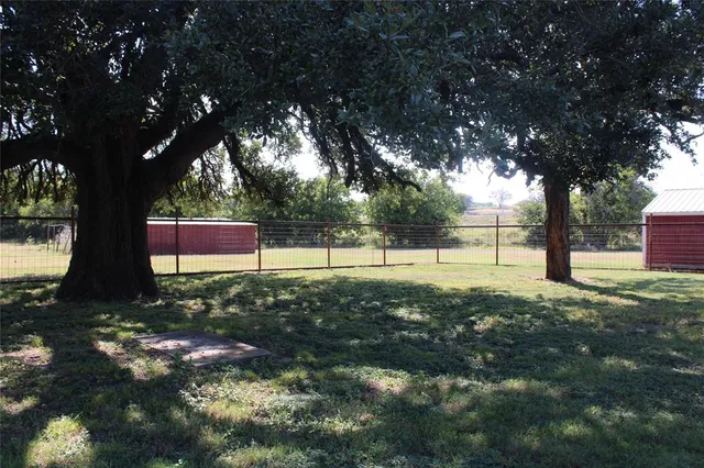 a view of a yard with basketball court