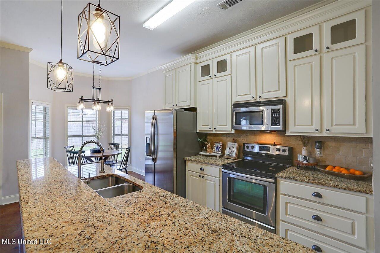 232 Greenfield Ridge Drive Brandon, MS 39042 - Photo 5 of 22 11-232 Greenfield Ridge Dr
