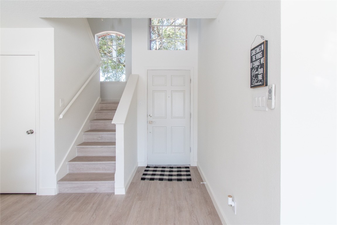 12447 South Rachlin Circle Houston, TX 77071 - Photo 20 of 34 a view of entryway with stairs