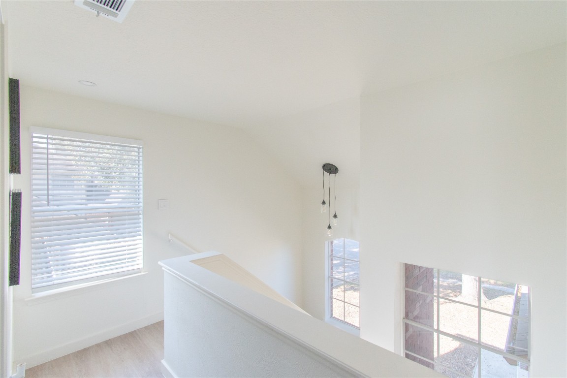 12447 South Rachlin Circle Houston, TX 77071 - Photo 23 of 34 a view of an empty room with a window