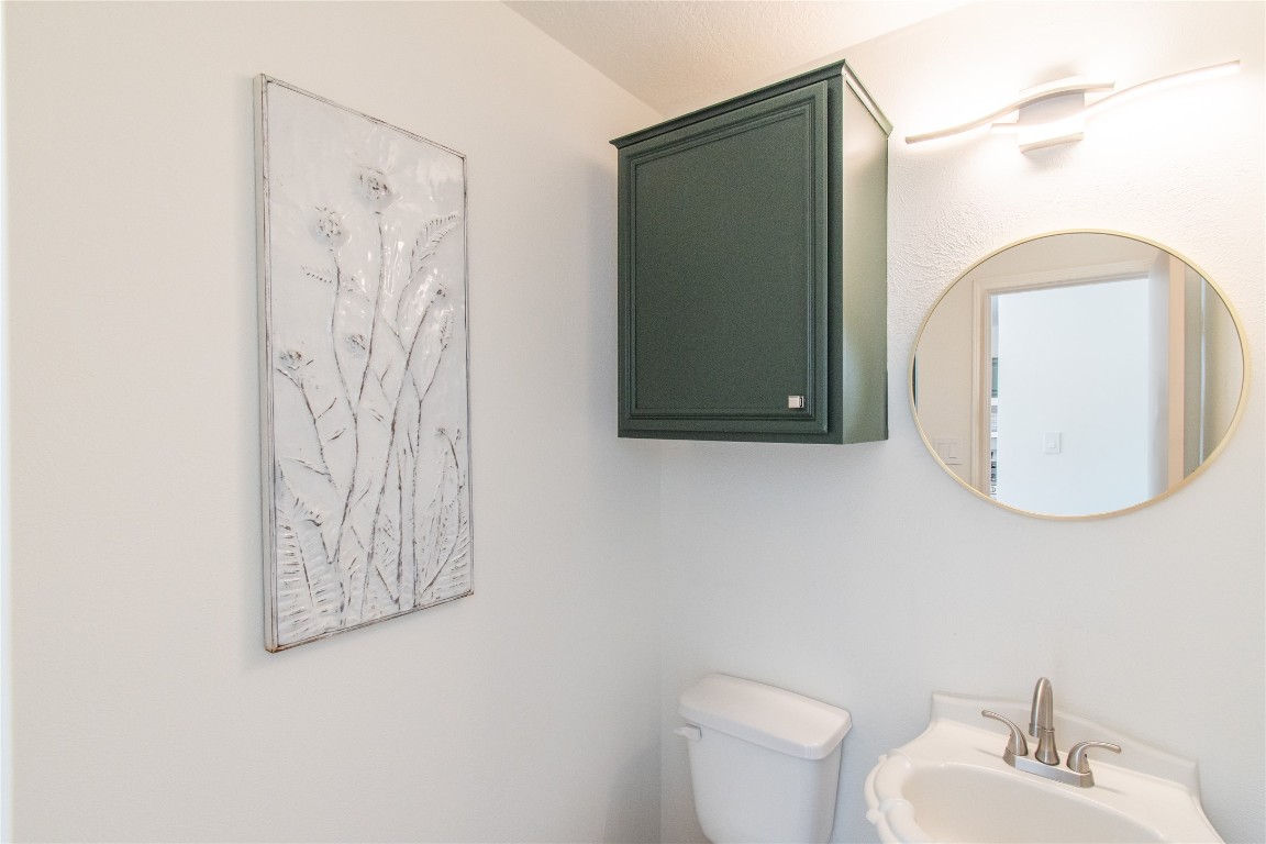 12447 South Rachlin Circle Houston, TX 77071 - Photo 29 of 34 a bathroom with a toilet sink and mirror