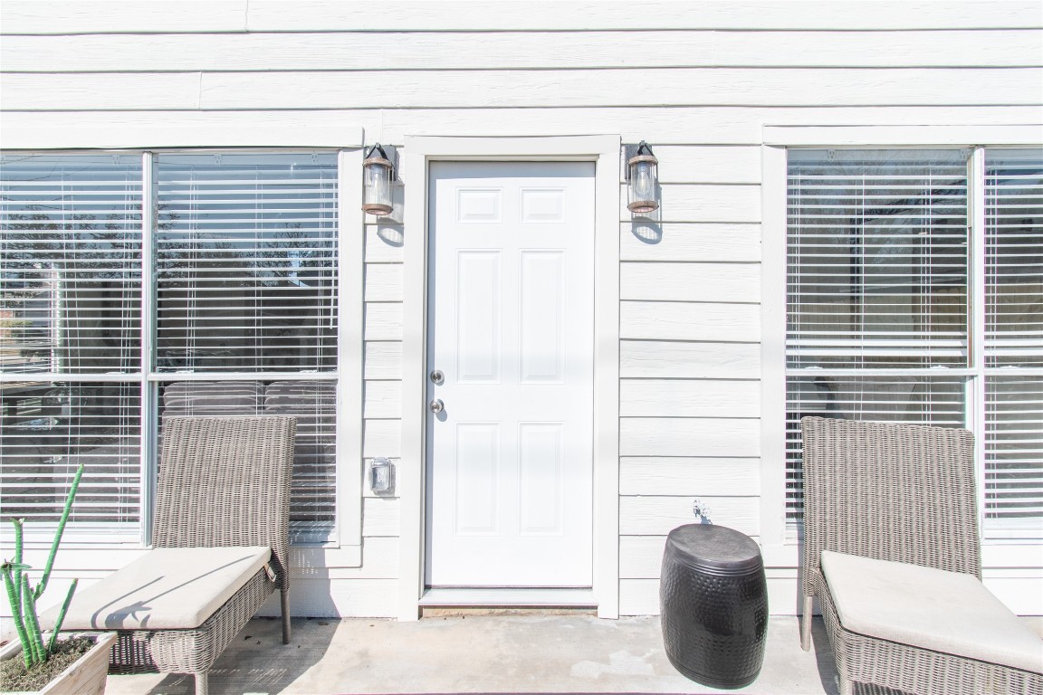 12447 South Rachlin Circle Houston, TX 77071 - Photo 30 of 34 a view of balcony with chair